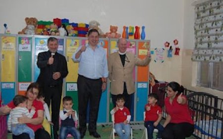 السفير البريطاني العراق جون ويلكس هذا الأسبوع كنيسة القديس جورج في بغداد