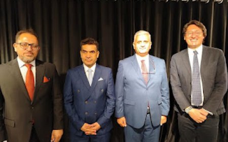 رئيس الاتحاد مع سفير منظمة اليونسكو وممثل العراق في اليونسكو ودكتور ضياء. بمناسبة يوم الصحافة الحره العالمي.