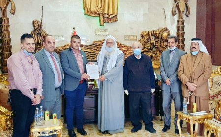 كرم أمة الريش ستار جبار حلو رئيس طائفة الصابئة المندائيين في العراق والعالم الاستاذ علي قيس وفريق جمعية الهلال الأحمر العراقي